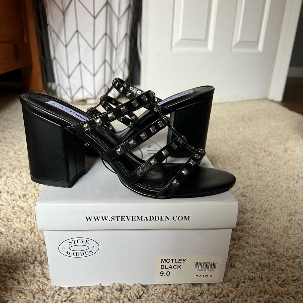 Steve Madden Silver Studded Heels. New with box.